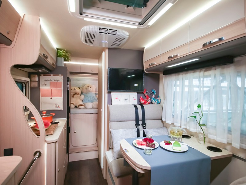 自由炮領銜，引爆成都房車展