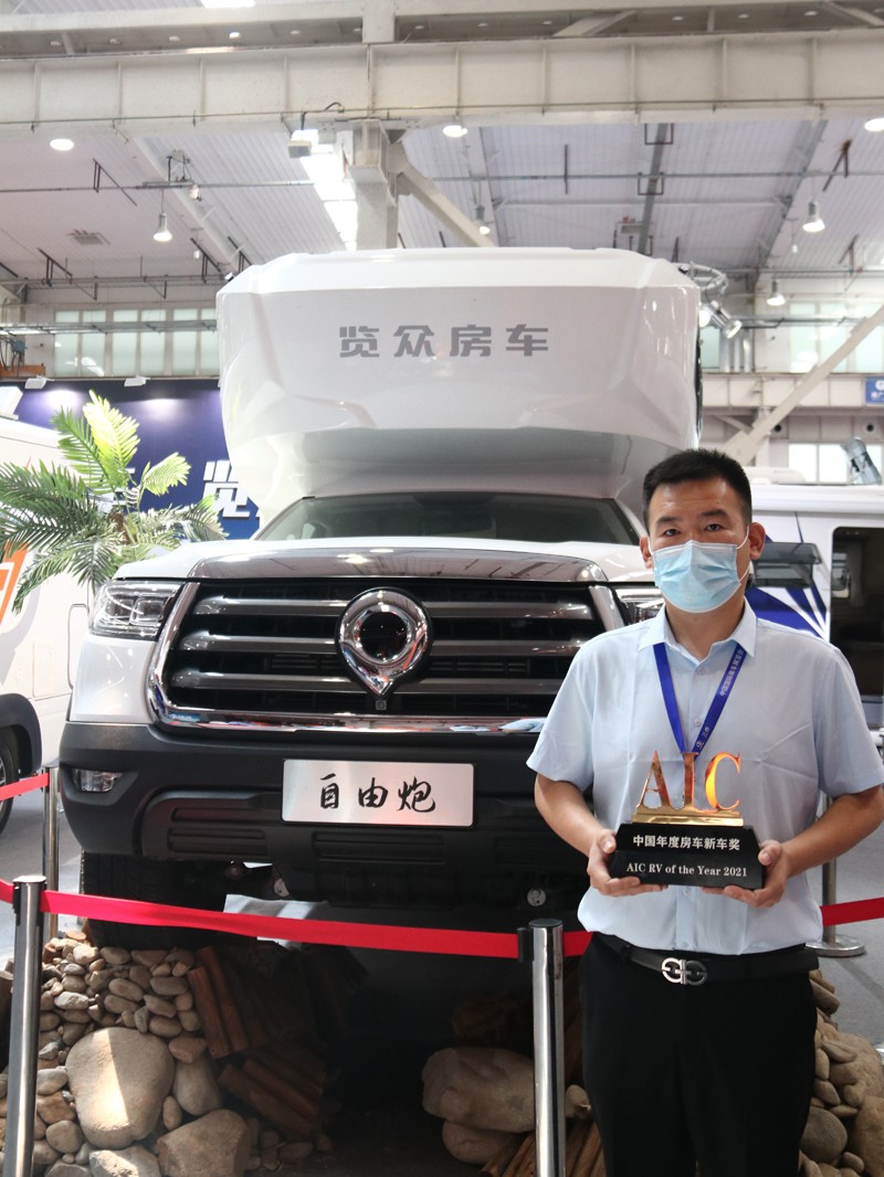 年度新車、自動檔、四驅，能選的房車