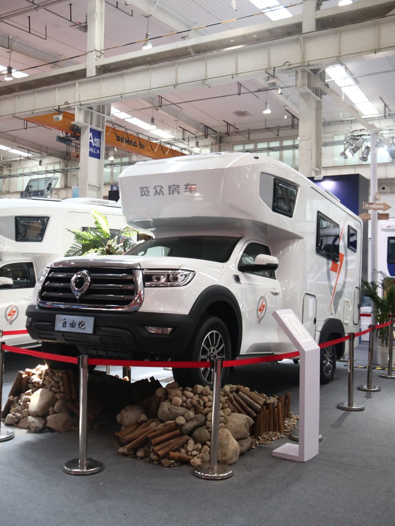 年度新車、自動檔、四驅，能選的房車